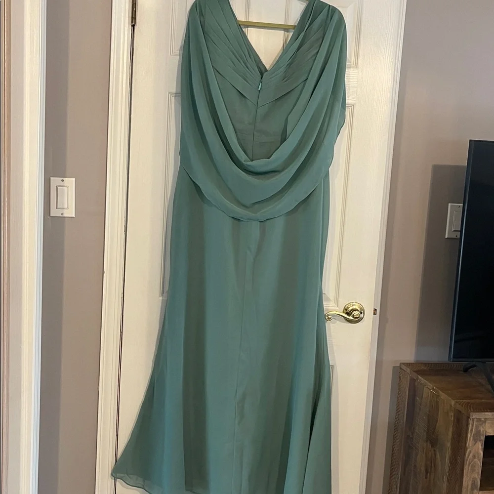 Formal Long Gown - Picture 12 of 15